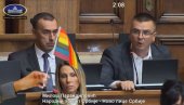 HIT SNIMAK IZ SKUPŠTINE: Brnabić, Parandilović i gej afera (VIDEO) HIT SNIMAK IZ SKUPŠTINE: Brnabić, Parandilović i gej afera (VIDEO)