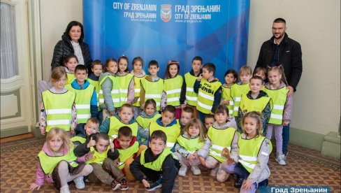 DECA IZ VRTIĆA BAMBI GOSTI U GRADAKOJ KUĆI U ZRENJANINU