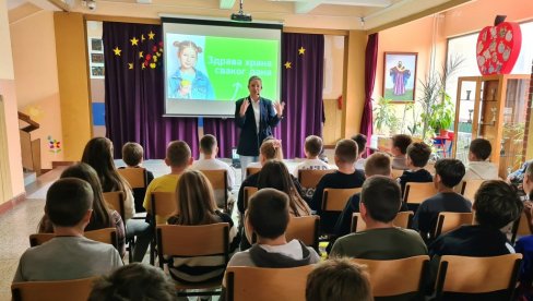 ZDRAVA HRANA SVAKOG DANA U JOŠ 106 OSNOVNIH ŠKOLA: Počeo treći ciklus edukativnog školskog programa za četvrtake ZDRAVA HRANA SVAKOG DANA U JOŠ 106 OSNOVNIH ŠKOLA: Počeo treći ciklus edukativnog školskog programa za četvrtake