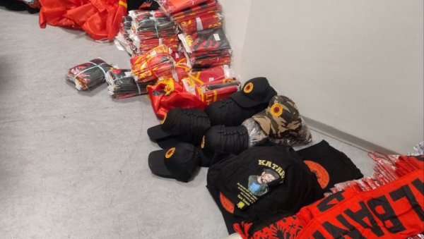 ПОГЛЕДАЈТЕ: Ево шта је све полиција запленила у комбију Албанца пред утакмицу у Лесковцу (ФОТО) ПОГЛЕДАЈТЕ: Ево шта је све полиција запленила у комбију Албанца пред утакмицу у Лесковцу (ФОТО)