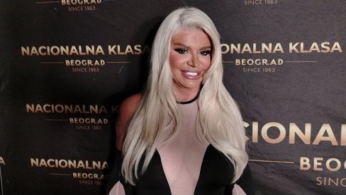 TU SAM DA PRAVIM ŠOU: Dara Bubamara o karijeri, Zvezdama Granda i stanju na estradi (FOTO) TU SAM DA PRAVIM ŠOU: Dara Bubamara o karijeri, Zvezdama Granda i stanju na estradi (FOTO)