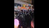 RAJSNEROVA ZAVRŠILA S MODRICAMA: Policija udarila na blokadere u Berlinu (VIDEO)