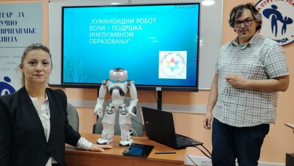 РОБОТ ВОЛИ КОГА ДЕЦА ВОЛЕ: Школа у Кикинди добила савремени апарат за рад са децом са сметњама у развоју РОБОТ ВОЛИ КОГА ДЕЦА ВОЛЕ: Школа у Кикинди добила савремени апарат за рад са децом са сметњама у развоју