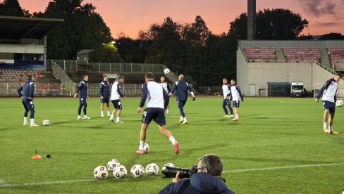 SRBIJA ODRADILA TRENING PRED ALBANIJU! Orlovi spremni dočekuju meč u kvalifikacijama za Svetsko prvenstvo (FOTO) SRBIJA ODRADILA TRENING PRED ALBANIJU! Orlovi spremni dočekuju meč u kvalifikacijama za Svetsko prvenstvo (FOTO)