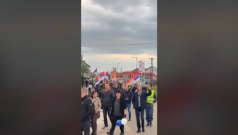 СНИМАК СВЕ ГОВОРИ: Висе људи у малом селу код Лебана, него блокадера на Газели (ВИДЕО)