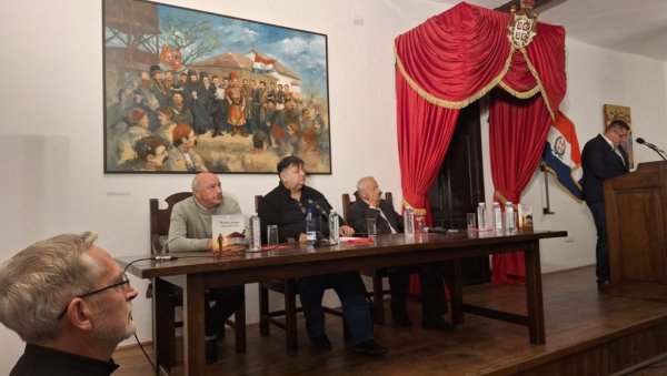 ВЕЧЕ У СТАРОЈ СКУПШТИНИ ЗА ПАМЋЕЊЕ: Књига Невидљиви спаситељи међу Крагујевчани ВЕЧЕ У СТАРОЈ СКУПШТИНИ ЗА ПАМЋЕЊЕ: Књига Невидљиви спаситељи међу Крагујевчани