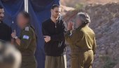 ПРВА ФОТОГРАФИЈА АЛОНА ОХЕЛА ПО ПУШТАЊУ НА СЛОБОДУ: Овако изгледа после 2 године заробљеништва (ФОТО)