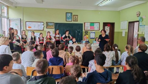 „PUT MIRISA JEDNE BELE RADE“: Promocija knjige kod Paraćina u okviru „Dečje nedelje“ (FOTO)