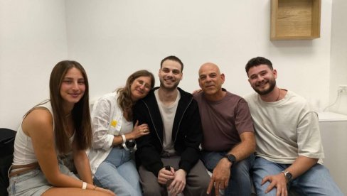 МАЈКА АЛОНА ОХЕЛА ОТКРИЛА ШТА ЈЕ ЊЕН СИН УРАДИО ПО ДОЛАСКУ У БОЛНИЧКУ СОБУ: Био је шокиран када је видео... МАЈКА АЛОНА ОХЕЛА ОТКРИЛА ШТА ЈЕ ЊЕН СИН УРАДИО ПО ДОЛАСКУ У БОЛНИЧКУ СОБУ: Био је шокиран када је видео...