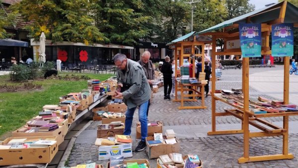ОД СРЦА ЗА МИУ: Хуманитарни базар књига у центру Краљева