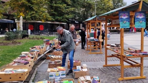 OD SRCA ZA MIU: Humanitarni bazar knjiga u centru Kraljeva OD SRCA ZA MIU: Humanitarni bazar knjiga u centru Kraljeva