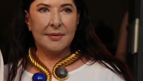 OBUKLA KREACIJU SRPSKE DIZAJNERKE I POVELA MLAĐANOG DEČKA: Ko je 21 godinu mlađi partner Marine Abramović? OBUKLA KREACIJU SRPSKE DIZAJNERKE I POVELA MLAĐANOG DEČKA: Ko je 21 godinu mlađi partner Marine Abramović?