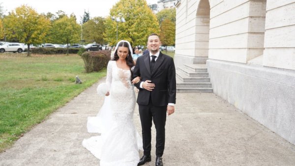 ОЖЕНИО СЕ УРОШ ЖИВКОВИЋ: У очима сузе радоснице, а на свадби и позната лица