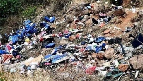 PREPUN AUTOBUS SE SURVAO NIZ LITICU: Desetine nastradalih, među kojima su i deca PREPUN AUTOBUS SE SURVAO NIZ LITICU: Desetine nastradalih, među kojima su i deca