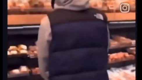 ШОКАНТНО: Мушкарац уринира по месу у продавници (ФОТО/ВИДЕО) ШОКАНТНО: Мушкарац уринира по месу у продавници (ФОТО/ВИДЕО)