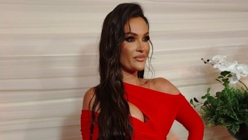 TAMARA MILUTINOVIĆ ISKRENO O VENČANJU UROŠA ŽIVKOVIĆA: Progovorila o njegovoj supruzi - Dobro se snašla u ulozi majke i žene (FOTO) TAMARA MILUTINOVIĆ ISKRENO O VENČANJU UROŠA ŽIVKOVIĆA: Progovorila o njegovoj supruzi - Dobro se snašla u ulozi majke i žene (FOTO)