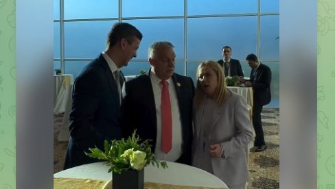 ПАДНИ МИ НА ГРУДИ Орбан пригрлио уморну Ђорђу Мелони (ВИДЕО)
