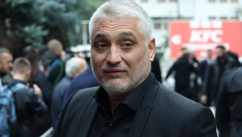 DRŽALI GA VIŠE OD SAT, MORAO DA PLATI: Evo zbog čega je Čeda Jovanović bio zadržan na granici DRŽALI GA VIŠE OD SAT, MORAO DA PLATI: Evo zbog čega je Čeda Jovanović bio zadržan na granici