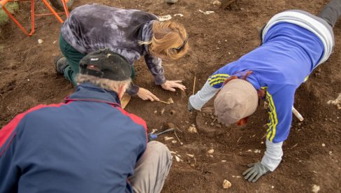 ISTRAŽIVANJA KOD NOVE VAROŠI: U Seništima praistorijska humka