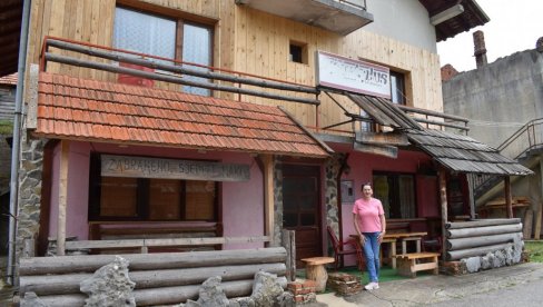 ŽIVOT JAČI OD PAKLA OLUJE: Rade i LJiljana Vještica, iz izbeglištva u Srbiji, pre 24 godine, vratili se u Bosansko Grahovo ŽIVOT JAČI OD PAKLA OLUJE: Rade i LJiljana Vještica, iz izbeglištva u Srbiji, pre 24 godine, vratili se u Bosansko Grahovo