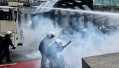 ВОДЕНИ ТОП И СУЗАВАЦ НА ДЕМОНСТРАНТЕ: Овако се полиција обрачунава са учесницима протеста у Бриселу (ВИДЕО)
