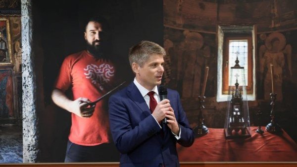 СТВАРНОСТ КОЈУ МЕДИЈИ ПРЕЋУТКУЈУ Гујон: Кроз објектив француске уметнице представљена истина о животу Срба на КиМ у срцу Париза СТВАРНОСТ КОЈУ МЕДИЈИ ПРЕЋУТКУЈУ Гујон: Кроз објектив француске уметнице представљена истина о животу Срба на КиМ у срцу Париза