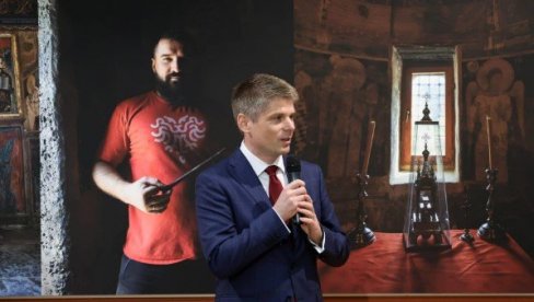 STVARNOST KOJU MEDIJI PREĆUTKUJU Gujon: Kroz objektiv francuske umetnice predstavljena istina o životu Srba na KiM u srcu Pariza STVARNOST KOJU MEDIJI PREĆUTKUJU Gujon: Kroz objektiv francuske umetnice predstavljena istina o životu Srba na KiM u srcu Pariza