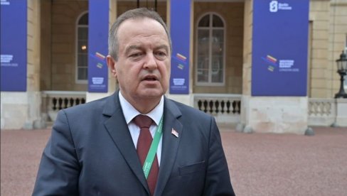 СТУДЕНТКИЊА ПОТВРДИЛА ДА ЈЕ ЛАЖ ДА ЈУ ЈЕ ПОЛИЦИЈА ТУКЛА Дачић: То је спремано да се Србија представи ЕУ као земља тортуре (ФОТО) СТУДЕНТКИЊА ПОТВРДИЛА ДА ЈЕ ЛАЖ ДА ЈУ ЈЕ ПОЛИЦИЈА ТУКЛА Дачић: То је спремано да се Србија представи ЕУ као земља тортуре (ФОТО)