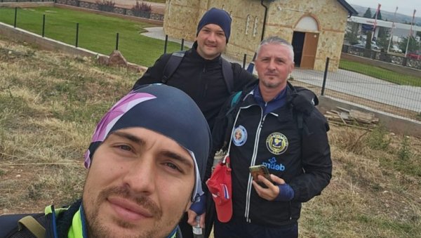 ГРАНИЦЕ СЕ НЕ ПРЕЛАЗЕ САМО НОГАМА, НЕГО СРЦЕМ Припадници МУП - а за децу лептире (ФОТО)