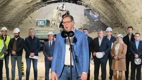 А ОН ЈЕ У ВИНКЛУ САСВИМ? Вучић одговорио на Пајтићеве увреде - Ја не могу да говорим тако тешке речи... А ОН ЈЕ У ВИНКЛУ САСВИМ? Вучић одговорио на Пајтићеве увреде - Ја не могу да говорим тако тешке речи...