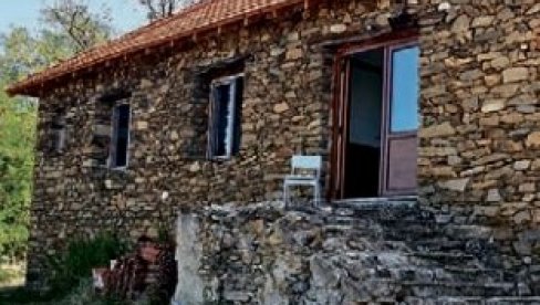 BRAT I SESTRA JEDINI UČENICI: Bojan (7) i Bojana (10) Ristić, deca za ponos svih nas BRAT I SESTRA JEDINI UČENICI: Bojan (7) i Bojana (10) Ristić, deca za ponos svih nas