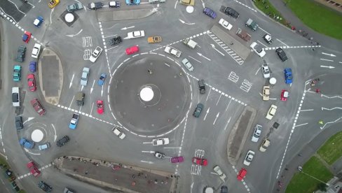 KAŽU - NAJSTRAŠNIJI KRUŽNI TOK NA SVETU: Da li biste se ovde snašli? Zovu ga - Magični (VIDEO) KAŽU - NAJSTRAŠNIJI KRUŽNI TOK NA SVETU: Da li biste se ovde snašli? Zovu ga - Magični (VIDEO)