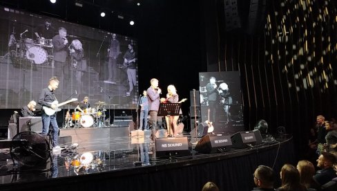 MOJ PRIJATELJ JE UVEK TU: Bojan Leksington bend pesmom raznežio publiku na koncertu Goce Tržan (FOTO) MOJ PRIJATELJ JE UVEK TU: Bojan Leksington bend pesmom raznežio publiku na koncertu Goce Tržan (FOTO)