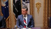 ŠEF PENTAGONA U BOJAMA RUSKE ZASTAVE: Ministar rata SAD kravatom šokirao Zelenskog