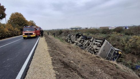 NAJNOVIJE INFORMACIJE O POVREĐENIMA KOD SREMSKE MITROVICE: Oglasili se iz bolnice, osam putnika autobusa na Intenzivnoj nezi NAJNOVIJE INFORMACIJE O POVREĐENIMA KOD SREMSKE MITROVICE: Oglasili se iz bolnice, osam putnika autobusa na Intenzivnoj nezi