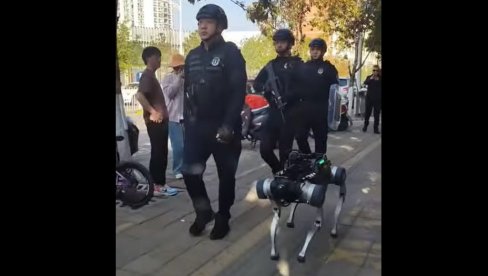 BEZBEDNOST NA NAJVIŠEM NIVOU: Kineskim ulicama patroliraju robotski psi (VIDEO/FOTO) BEZBEDNOST NA NAJVIŠEM NIVOU: Kineskim ulicama patroliraju robotski psi (VIDEO/FOTO)