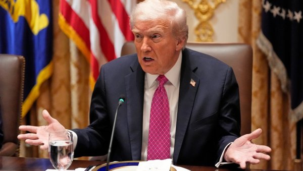ЈОШ ЈЕДНА КАТРАСТРОФА КИЈЕВА Амерички медији: Састанак Трампа и Зеленског био је „лош“ ЈОШ ЈЕДНА КАТРАСТРОФА КИЈЕВА Амерички медији: Састанак Трампа и Зеленског био је „лош“