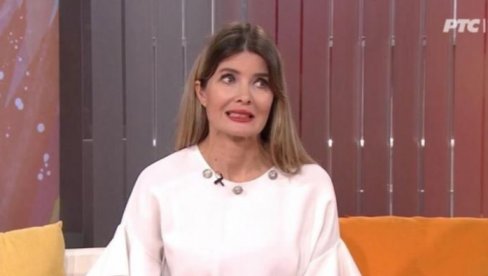 NEPOZNATI MUŠKARAC UPAO NA RTS: Voditeljka šokirana - Pojavio se usred emisije! (FOTO) NEPOZNATI MUŠKARAC UPAO NA RTS: Voditeljka šokirana - Pojavio se usred emisije! (FOTO)