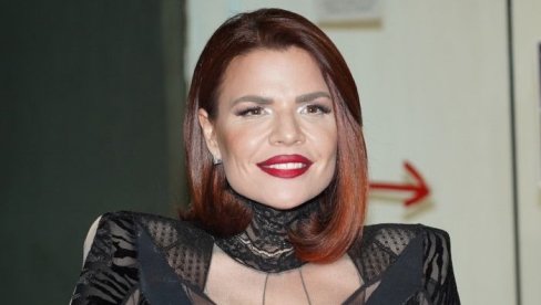 ПЕВАЧИЦА ИМАЛА 120 КИЛОГРАМА, ПА ОДЛУЧИЛА ДА СМРША: Довела линију до савршенства уз помоћ следеће исхране ПЕВАЧИЦА ИМАЛА 120 КИЛОГРАМА, ПА ОДЛУЧИЛА ДА СМРША: Довела линију до савршенства уз помоћ следеће исхране