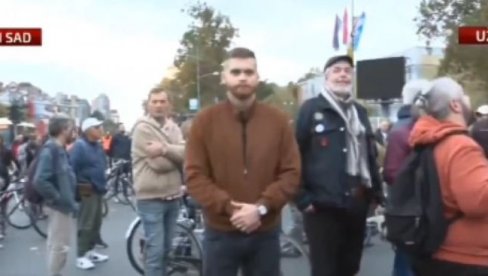 SIN NENADA ČANKA PREDVODI BLOKADERE U NOVOM SADU: Zalaže se za otcepljenje Vojvodine, deli mape bez severa i juga zemlje (VIDEO) SIN NENADA ČANKA PREDVODI BLOKADERE U NOVOM SADU: Zalaže se za otcepljenje Vojvodine, deli mape bez severa i juga zemlje (VIDEO)