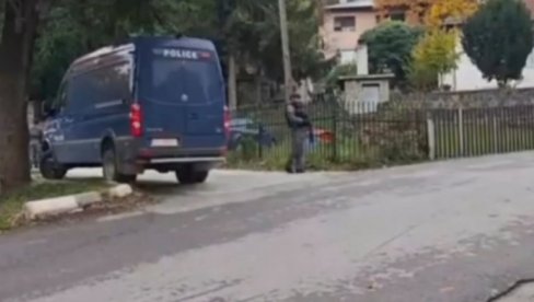 КУРТИЈЕВИ СПЕЦИЈАЛЦИ РАЗБИЈАЛИ ВРАТА НА СРПСКИМ КУЋАМА! Седморо Срба приведено у Зубином Потоку и Звечану - Опсадно стање трајало сатима КУРТИЈЕВИ СПЕЦИЈАЛЦИ РАЗБИЈАЛИ ВРАТА НА СРПСКИМ КУЋАМА! Седморо Срба приведено у Зубином Потоку и Звечану - Опсадно стање трајало сатима