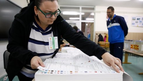 ПОЧЕЛО БРОЈАЊЕ ГЛАСОВА: Бирачка места затворена у Северној Македонији