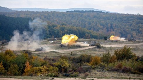 POGLEDAJTE - SRPSKI OKLOP U AKCIJI: Oklopnjaci na bojevom gađanju i manevrima (FOTO) POGLEDAJTE - SRPSKI OKLOP U AKCIJI: Oklopnjaci na bojevom gađanju i manevrima (FOTO)