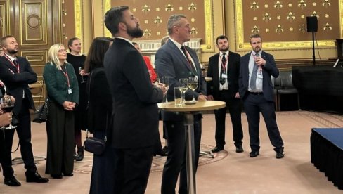 NE ODVAJAJU SE OD LAŽNOG SRBINA: Opozicioni blokaderi sa Kurtijevim ministrom Rašićem NE ODVAJAJU SE OD LAŽNOG SRBINA: Opozicioni blokaderi sa Kurtijevim ministrom Rašićem