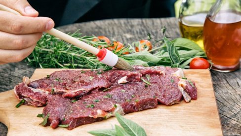 OVO JE NAJZDRAVIJI NAČIN PRIPREME CRVENOG MESA: U suprotnom gubi važne nutrijente OVO JE NAJZDRAVIJI NAČIN PRIPREME CRVENOG MESA: U suprotnom gubi važne nutrijente