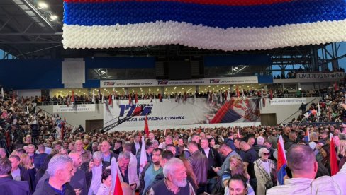 SNS SLAVI 17 GODINA OD OSNIVANJA: Obeležavanje u Zrenjaninu, očekuje se i Vučić (VIDEO) SNS SLAVI 17 GODINA OD OSNIVANJA: Obeležavanje u Zrenjaninu, očekuje se i Vučić (VIDEO)