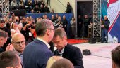 SNS SLAVI 17 GODINA OD OSNIVANJA: Obeležavanje u Zrenjaninu, Vučić dočekan ovacijama (VIDEO) SNS SLAVI 17 GODINA OD OSNIVANJA: Obeležavanje u Zrenjaninu, Vučić dočekan ovacijama (VIDEO)