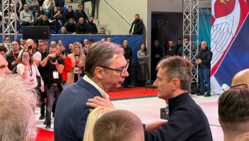 PREDSEDNIK VUČIĆ STIGAO U ZRENJANIN: Prisustvovaće obeležavanju 17 godina od osnivanja SNS PREDSEDNIK VUČIĆ STIGAO U ZRENJANIN: Prisustvovaće obeležavanju 17 godina od osnivanja SNS