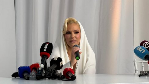 MAMA JE MOJE LIČNO I PROFESIONALNO ČEDO: Nataša Bekvalac pojavila se sva u belom na promociji novog albuma (FOTO)
