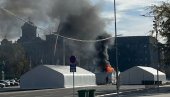 POŽAR ISPRED SKUPŠTINE SRBIJE LOKALIZOVAN: Goreo šator (FOTO)